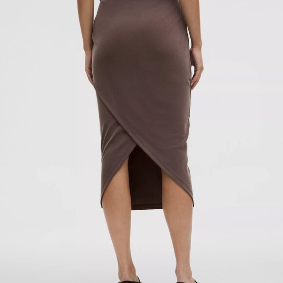 NWT lululemon Drapey Softstreme Column Midi Skirt Espresso Sz Medium - Picture 2 of 5